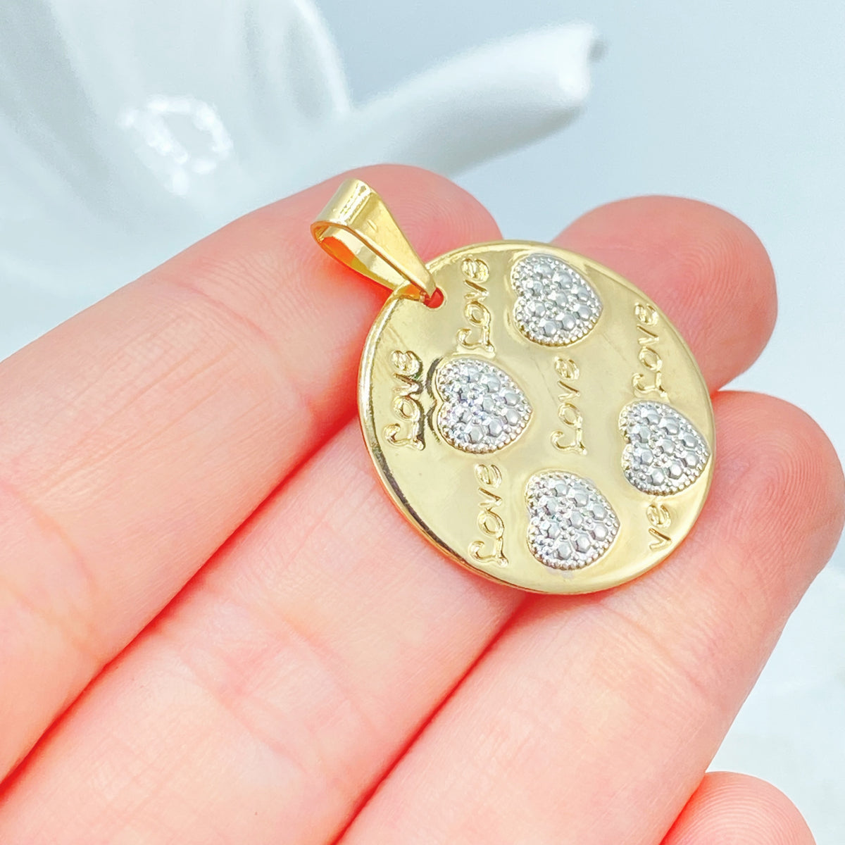 18k Gold Filled Circle Love Words and White Gold Texturized Hearts Charms Pendant Wholesale Jewelry Making Supplies