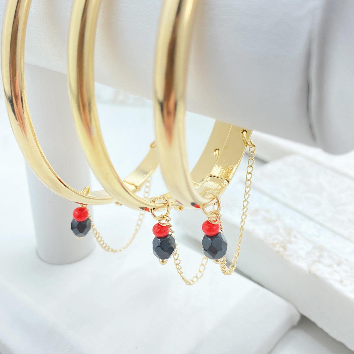 8K Gold Filled Simulated Azabache Bangle, Chain Detail Bracelet in 3 Sizes