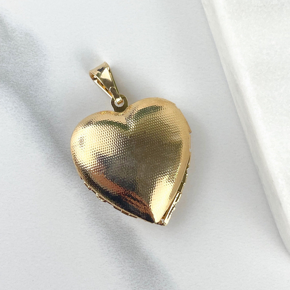 18k Gold Filled Vintage Romantic Heart Locket for Photo Pendant Charms Wholesale Jewelry Making Supplies