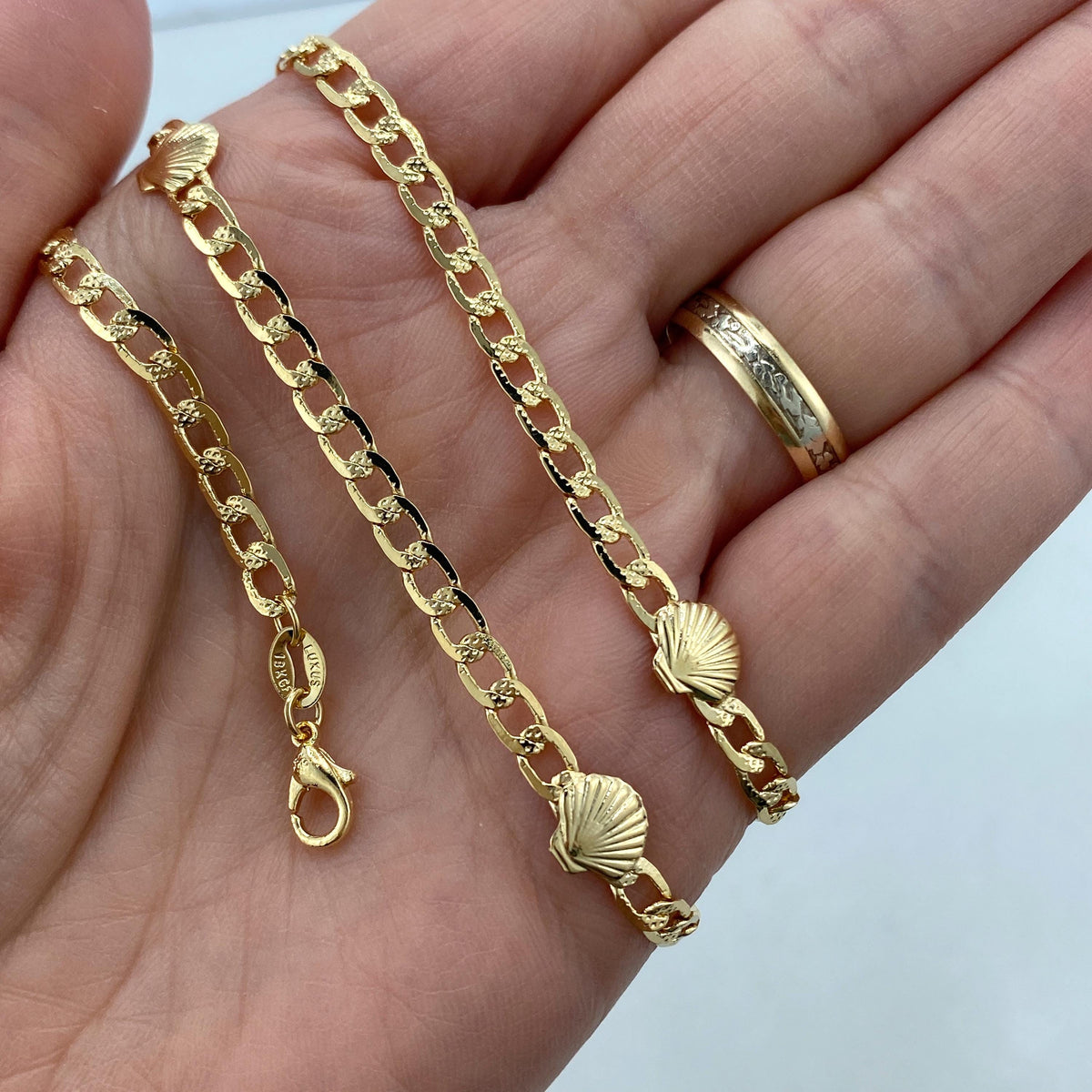 18k Gold Filled 4mm Diamond Cut Style Curb Link Chain with Seashells, 18 Inches Long, Cuban Link Chain Necklace, Wholesale Jewelry