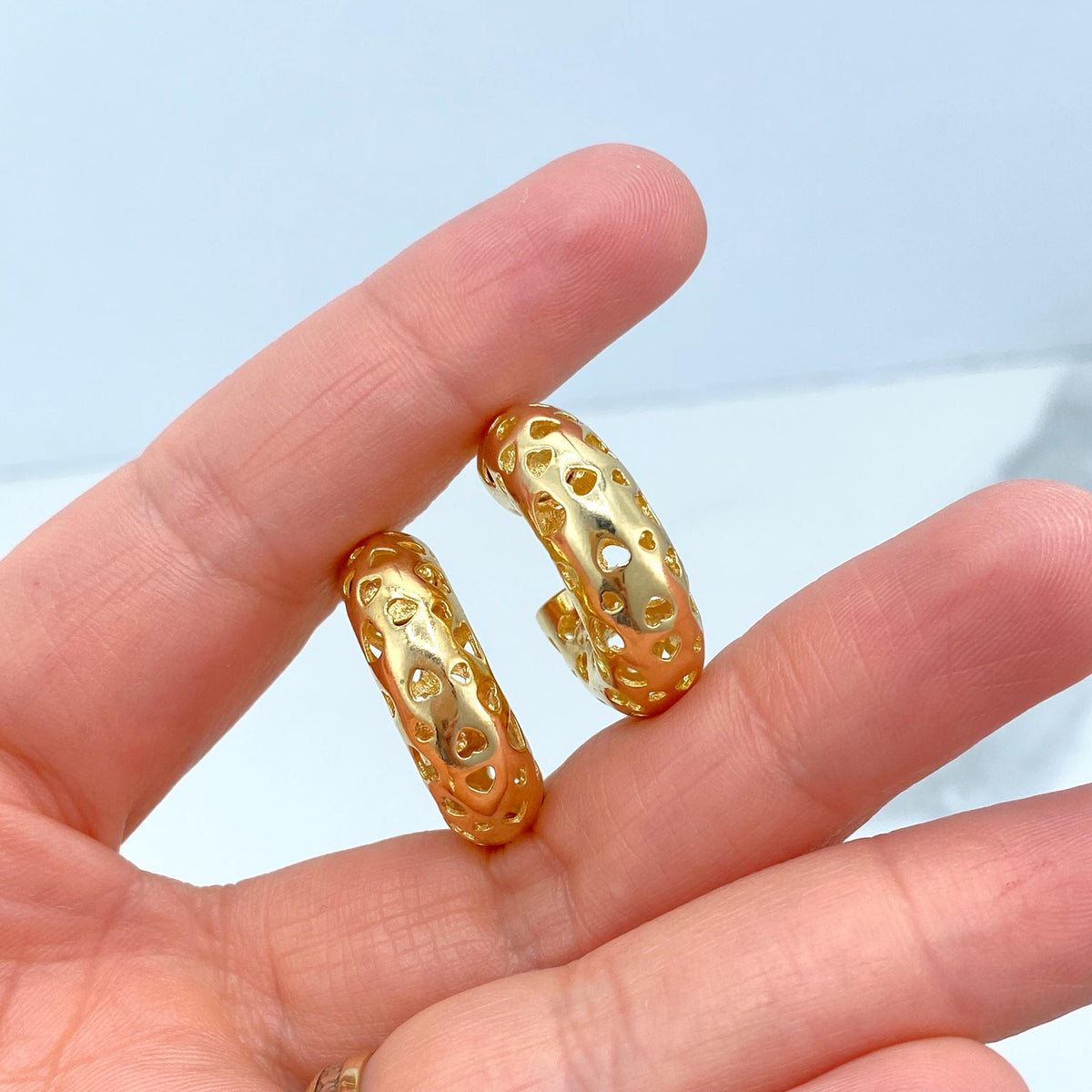 18K Gold Filled Heart Cutout C-Hoop Earrings, Romantic Chunky Hoop with Hollow Heart Design, Wholesale Jewelry