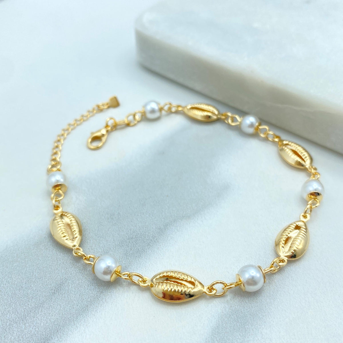 18k Gold Filled Cowrie Shell, Simulated Pearl and Clamshell Linked Charms Bracelet, 7.5 Inches Long with Extender, Wholesale Jewelry