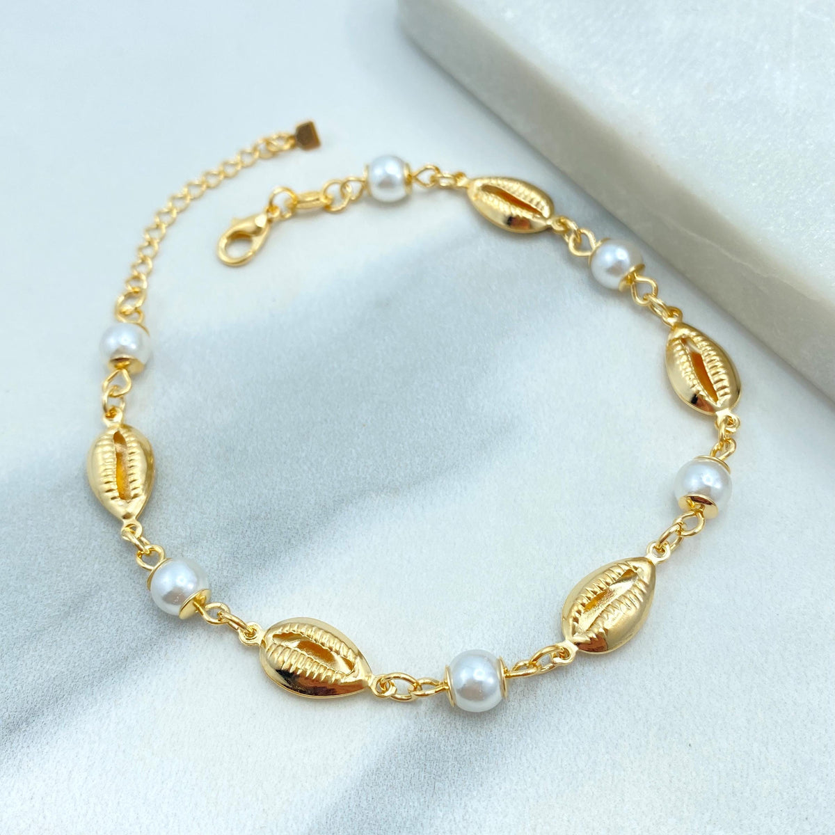 18k Gold Filled Cowrie Shell, Simulated Pearl and Clamshell Linked Charms Bracelet, 7.5 Inches Long with Extender, Wholesale Jewelry