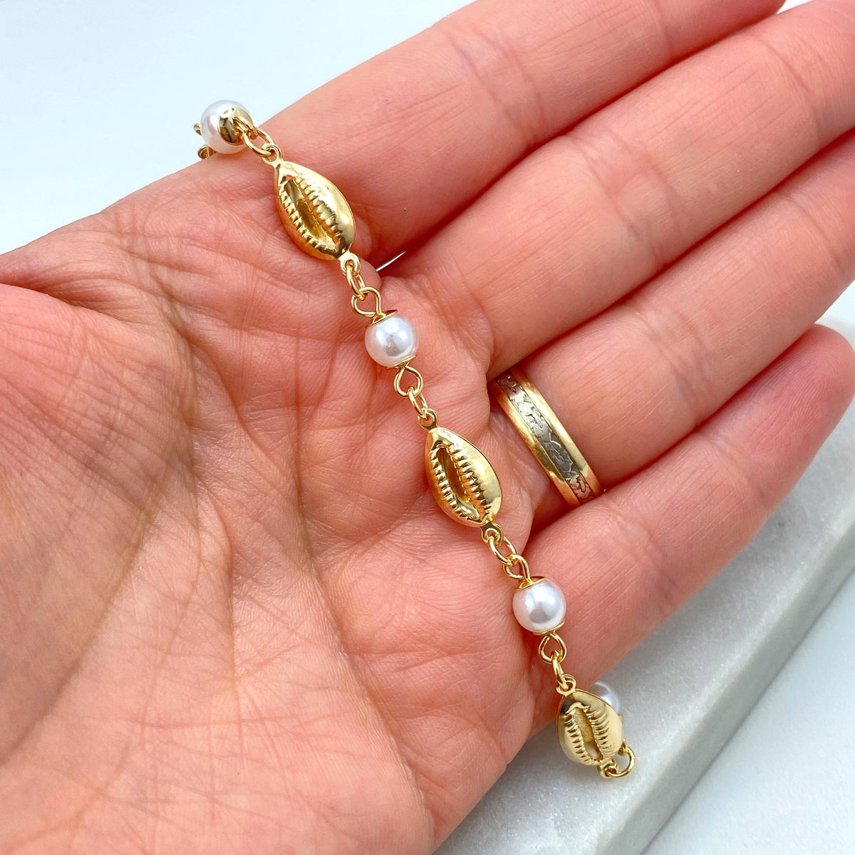 18k Gold Filled Cowrie Shell, Simulated Pearl and Clamshell Linked Charms Bracelet, 7.5 Inches Long with Extender, Wholesale Jewelry