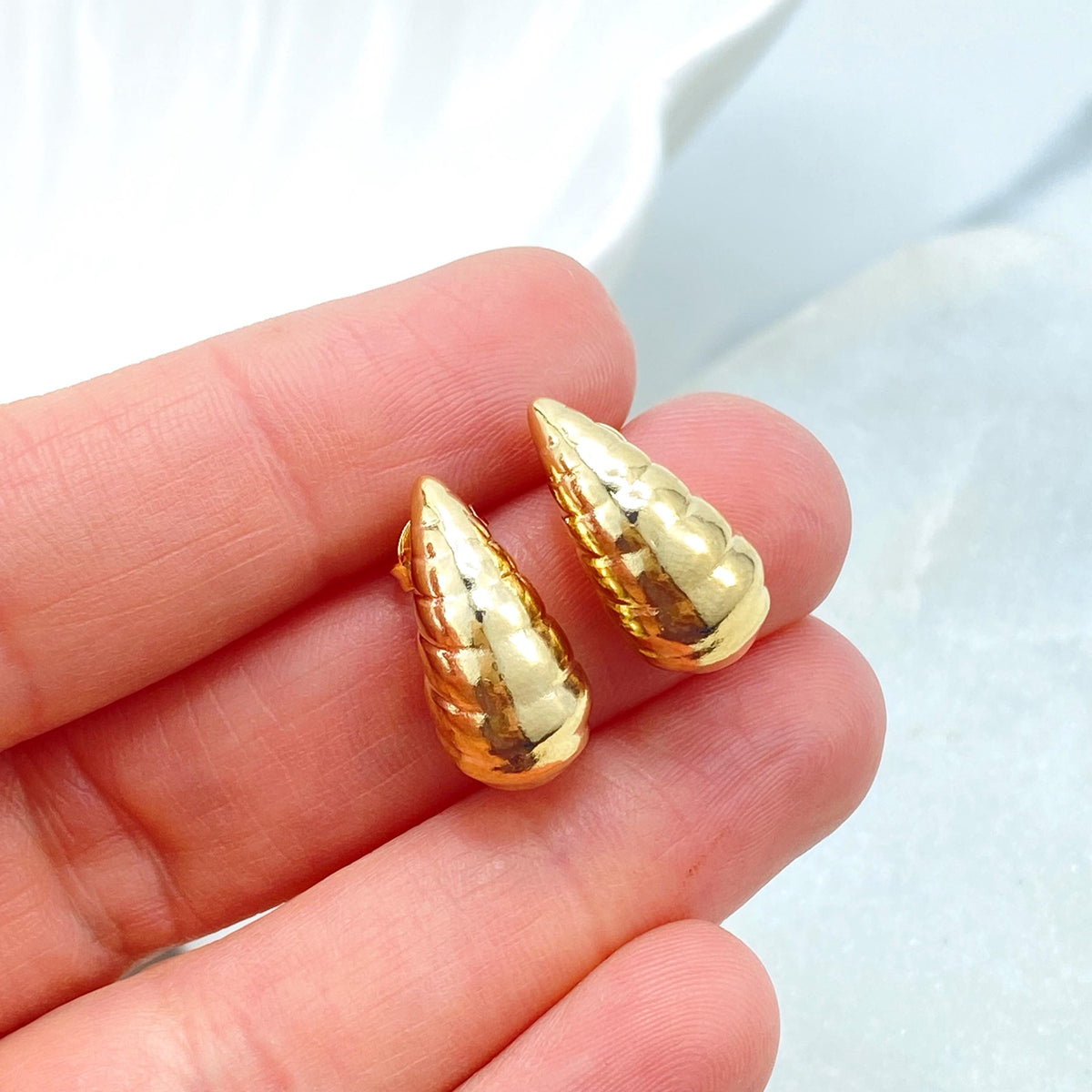 18k Gold Filled Ribbed Teardrop Dome Earrings, Chunky Vintage Drop Shape Earrings, Textured Teardrop Puffed Earrings, Wholesale Jewelry