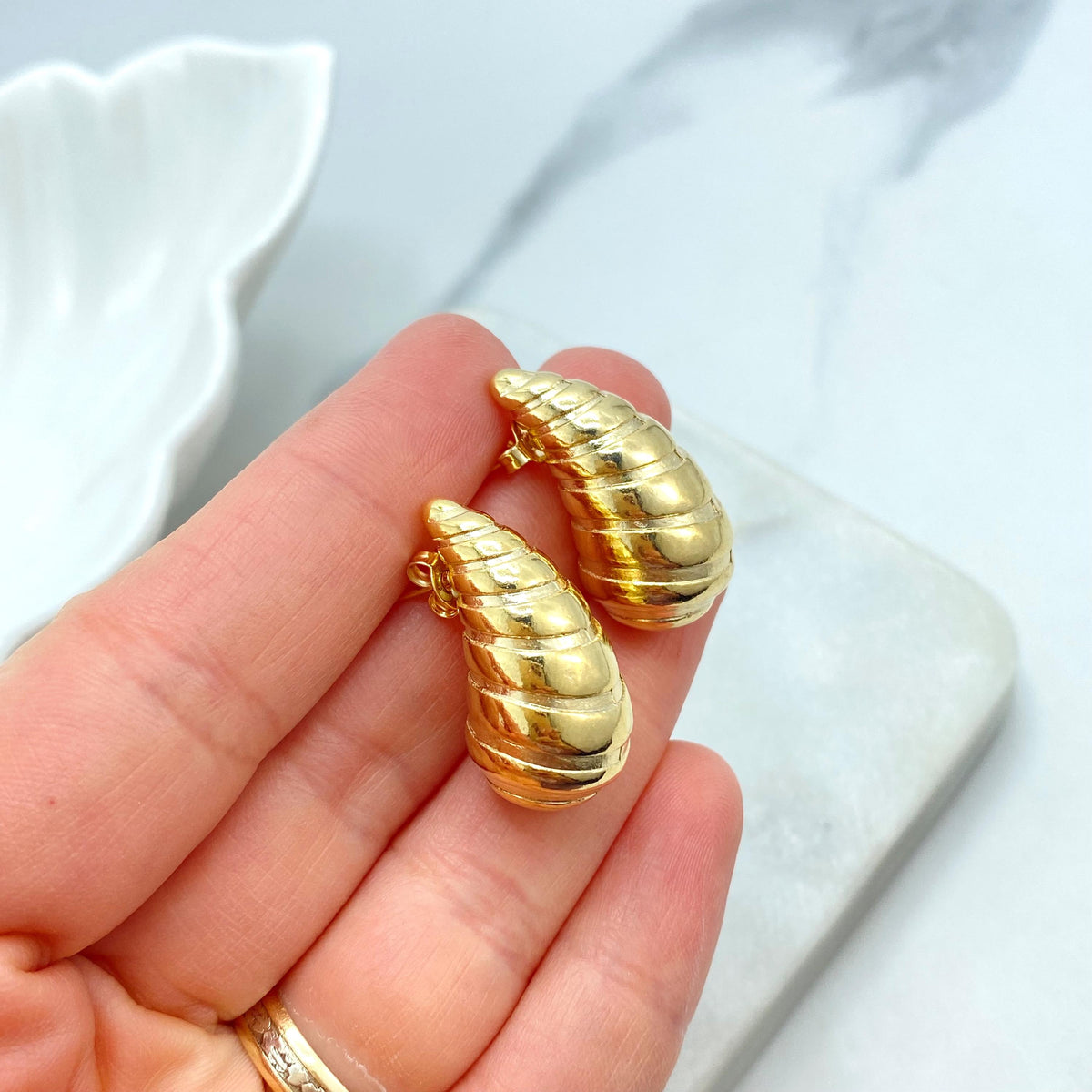 18k Gold Filled Ribbed Teardrop Dome Earrings, Chunky Vintage Drop Shape Earrings, Textured Teardrop Puffed Earrings, Wholesale Jewelry