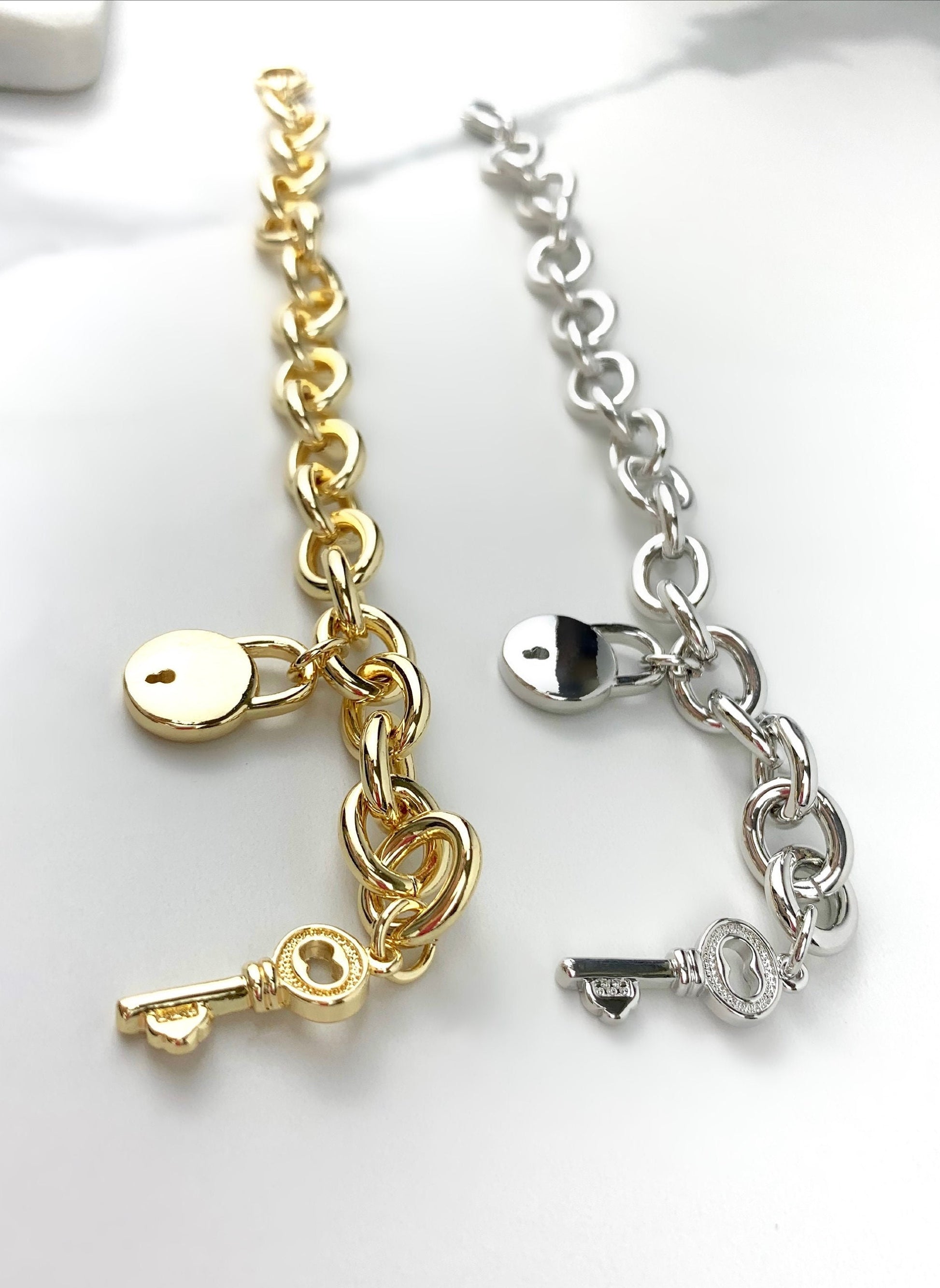 Chunky 18k Gold Filled Oval Link Chain Charms Bracelet Featuring Lock and Key, Gold or Silver, Wholesale Jewelry Supplies